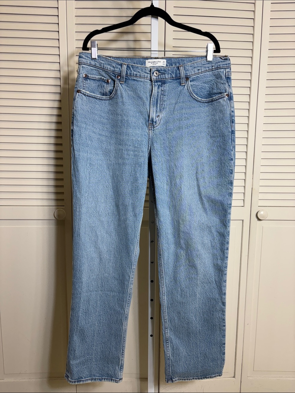 NWT Abercrombie & Fitch Curve Love Mid Rise 90's Straight Jean Size 32 Regular
